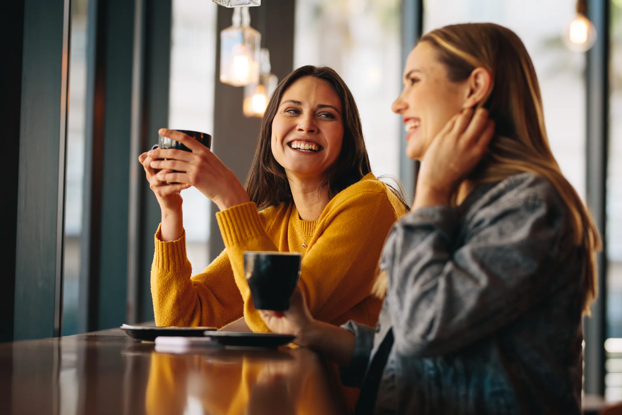 polifenoli donne bevono caffè