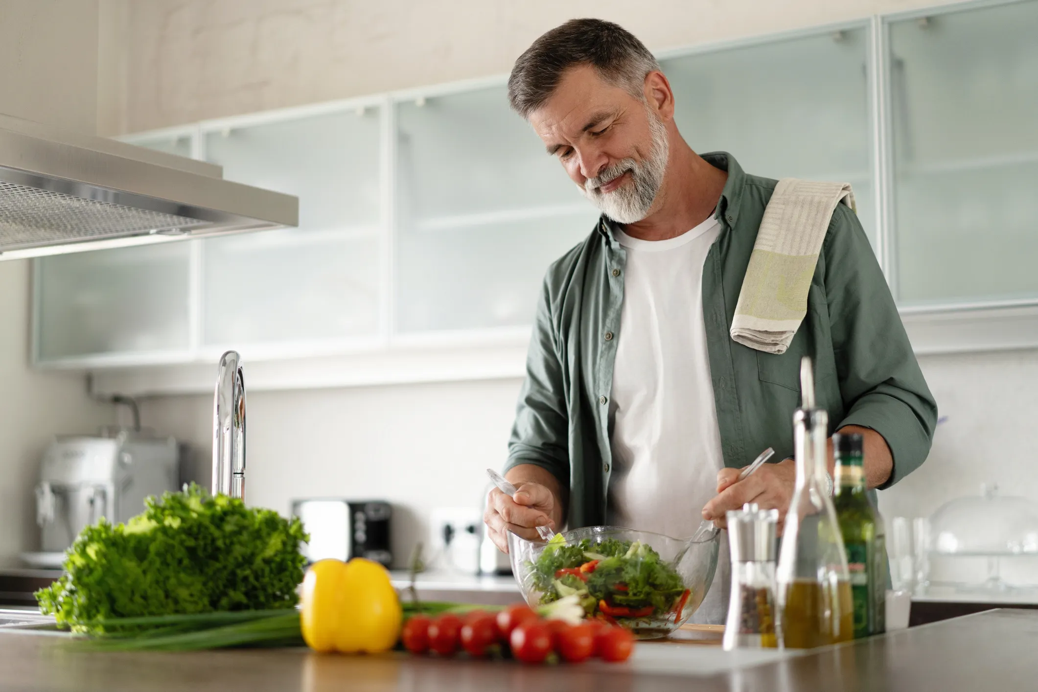 microbiota uomo che cucina