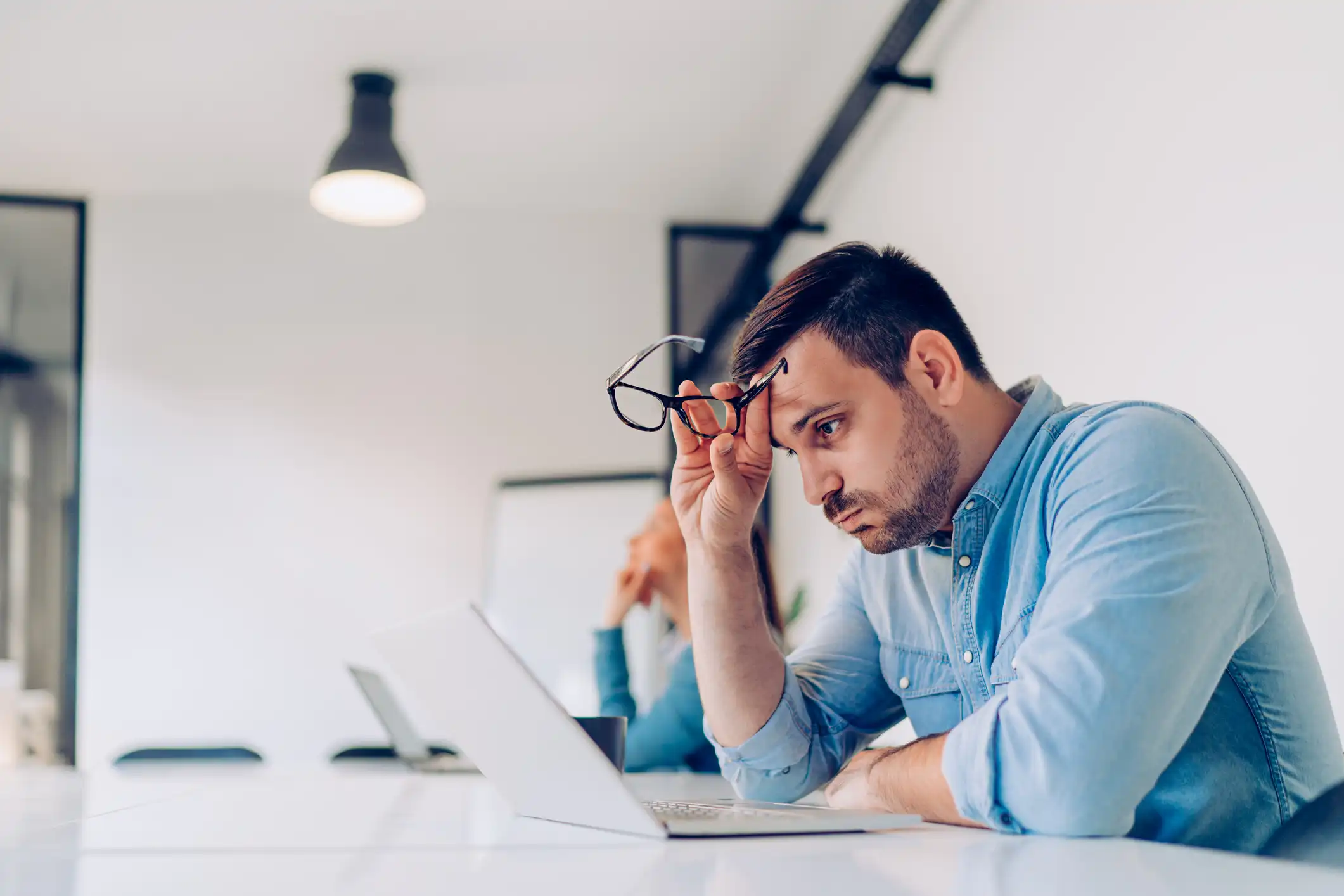 Ansia da lavoro: sintomi, cause e come gestirla